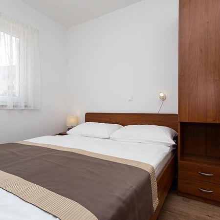 Apartments Crnekovic V Baška Εξωτερικό φωτογραφία
