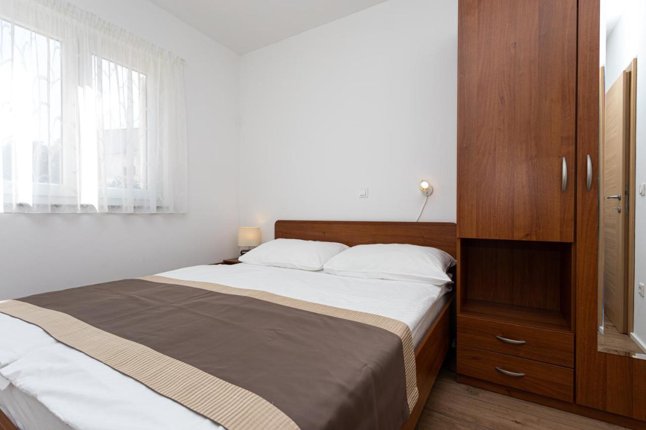 Apartments Crnekovic V Baška Εξωτερικό φωτογραφία