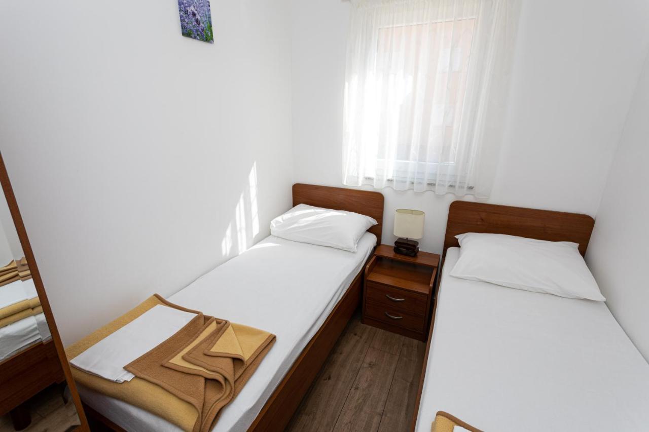 Apartments Crnekovic V Baška Εξωτερικό φωτογραφία
