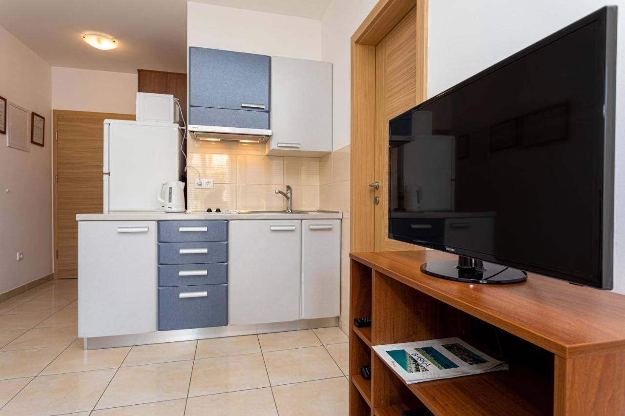 Apartments Crnekovic V Baška Εξωτερικό φωτογραφία