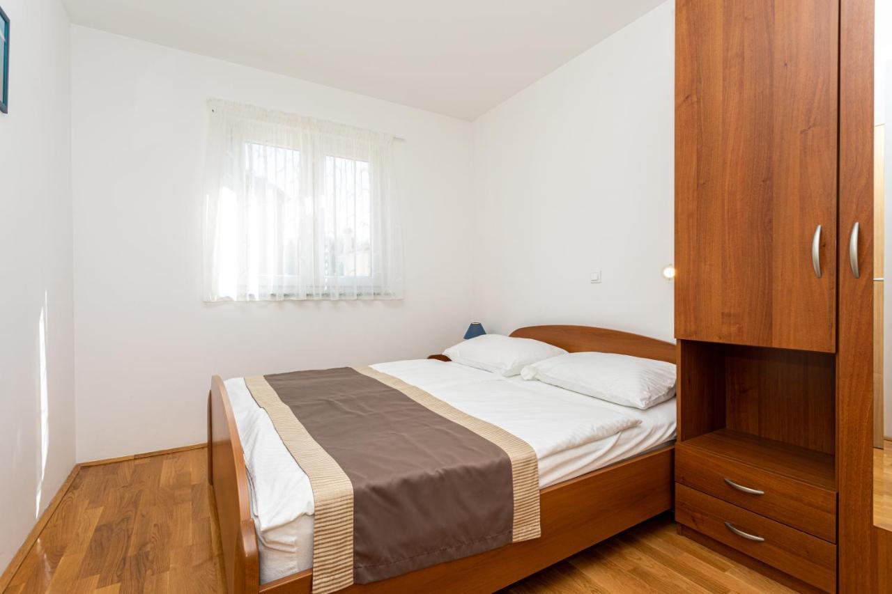 Apartments Crnekovic V Baška Εξωτερικό φωτογραφία
