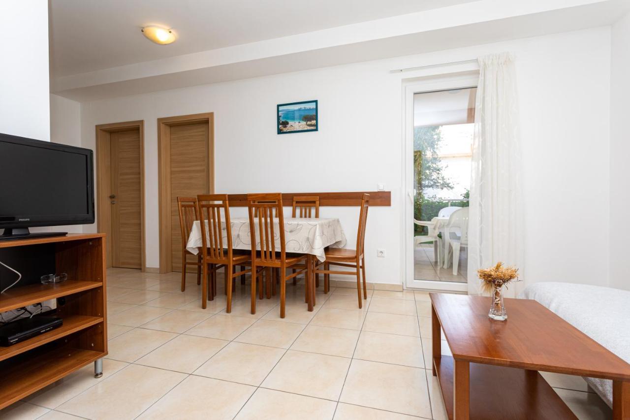 Apartments Crnekovic V Baška Εξωτερικό φωτογραφία