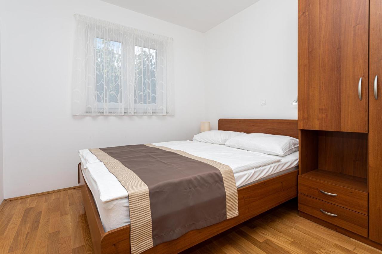 Apartments Crnekovic V Baška Εξωτερικό φωτογραφία
