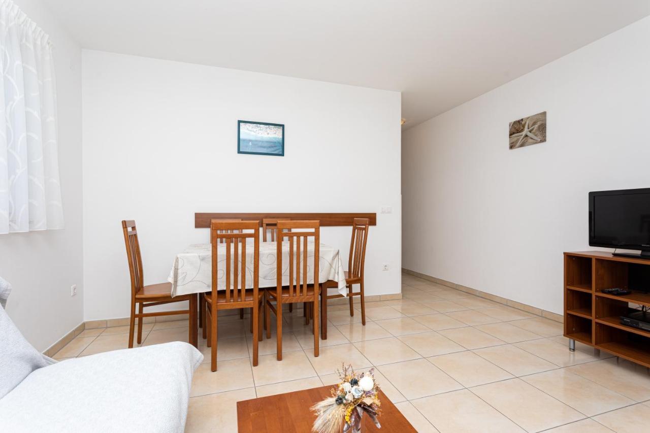 Apartments Crnekovic V Baška Εξωτερικό φωτογραφία