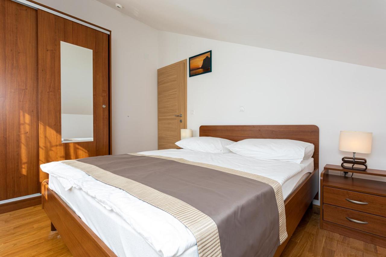 Apartments Crnekovic V Baška Εξωτερικό φωτογραφία