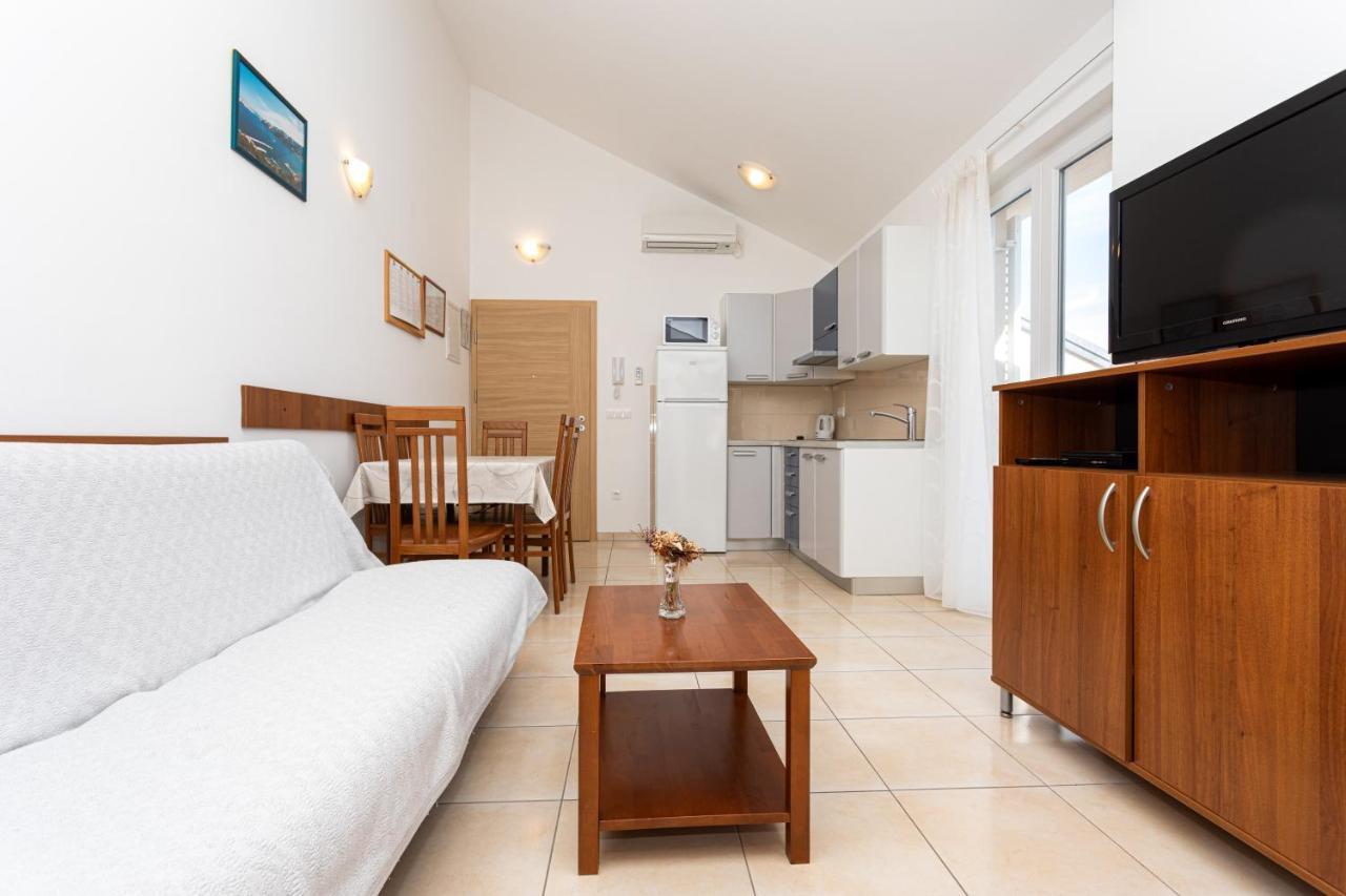Apartments Crnekovic V Baška Εξωτερικό φωτογραφία