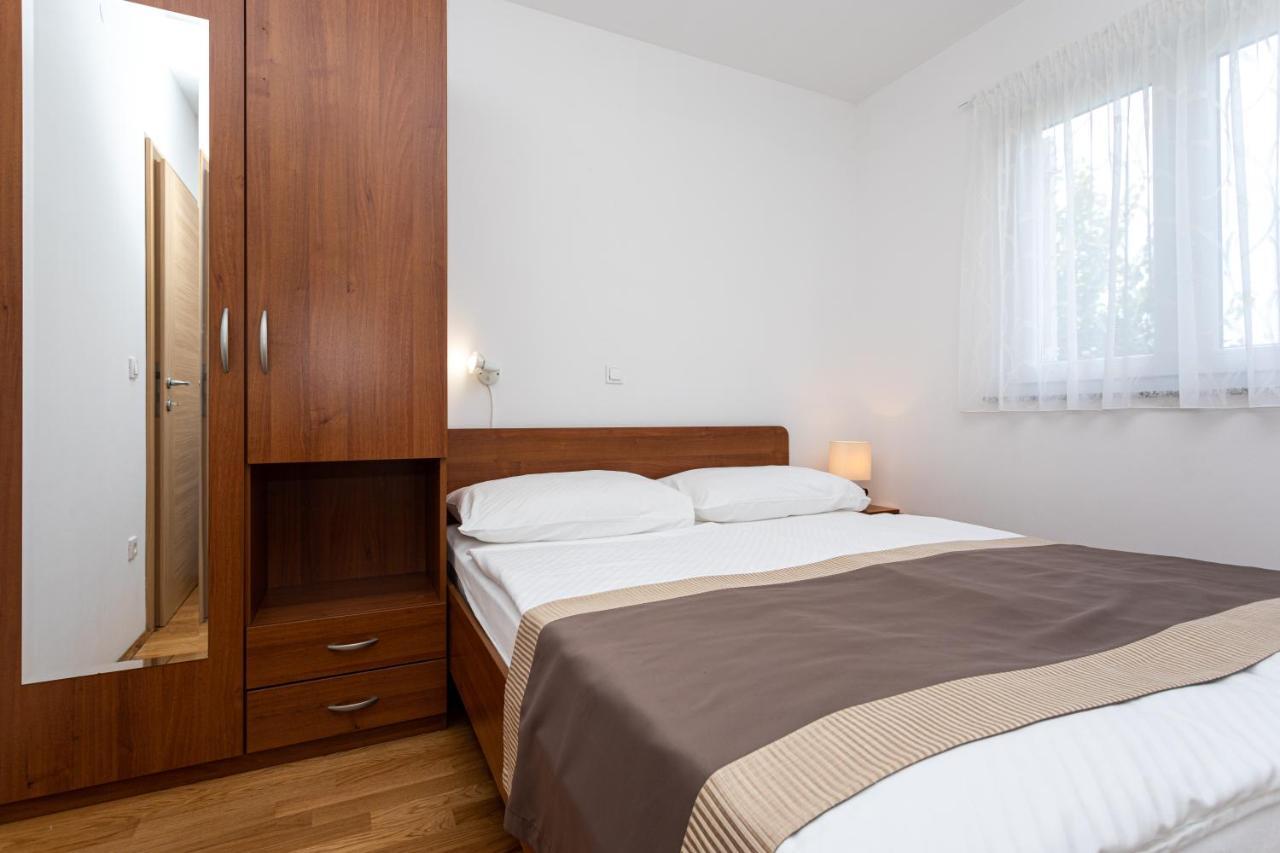 Apartments Crnekovic V Baška Εξωτερικό φωτογραφία