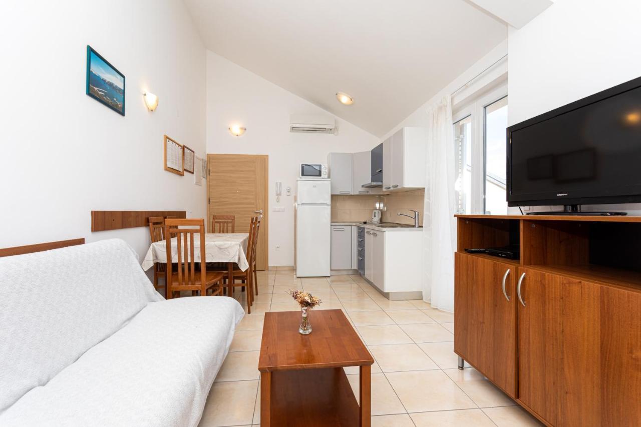 Apartments Crnekovic V Baška Εξωτερικό φωτογραφία