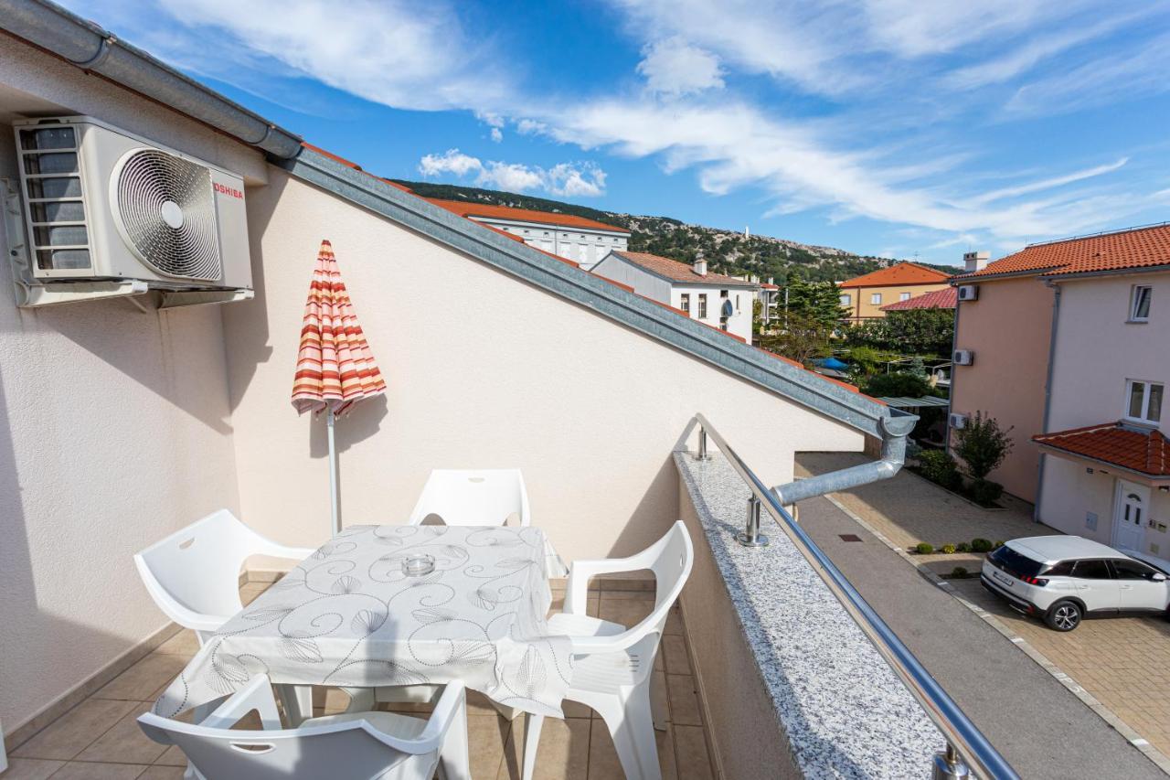 Apartments Crnekovic V Baška Εξωτερικό φωτογραφία