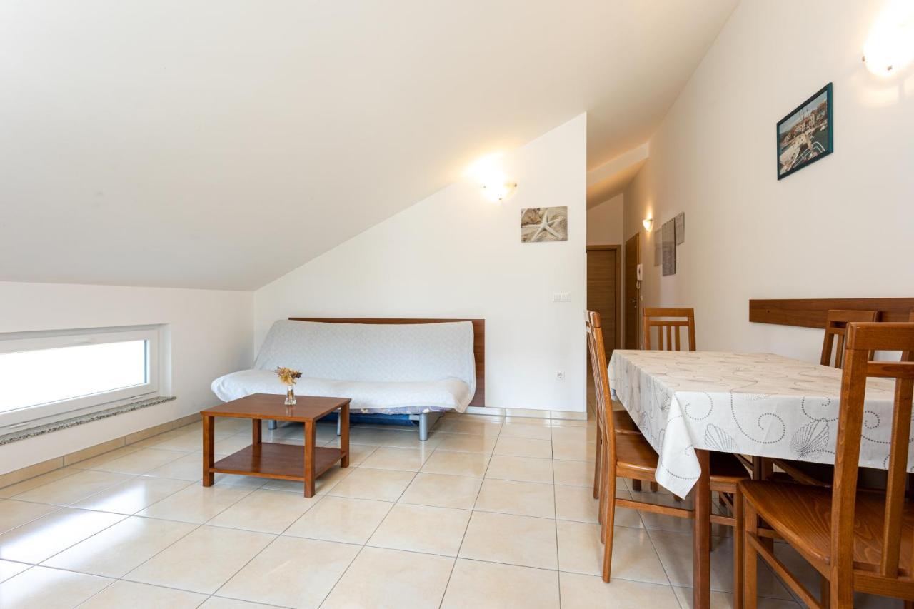 Apartments Crnekovic V Baška Εξωτερικό φωτογραφία