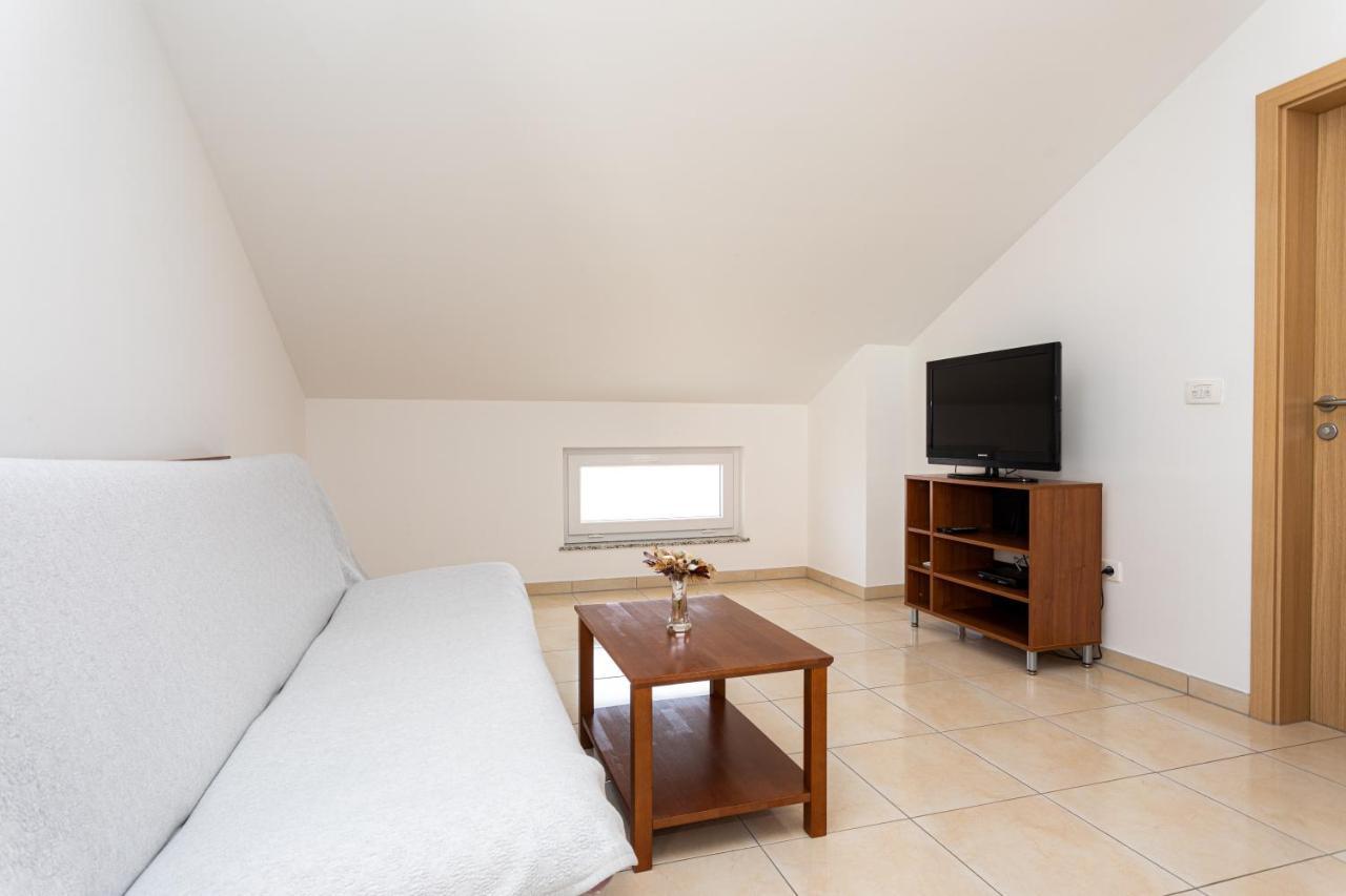 Apartments Crnekovic V Baška Εξωτερικό φωτογραφία