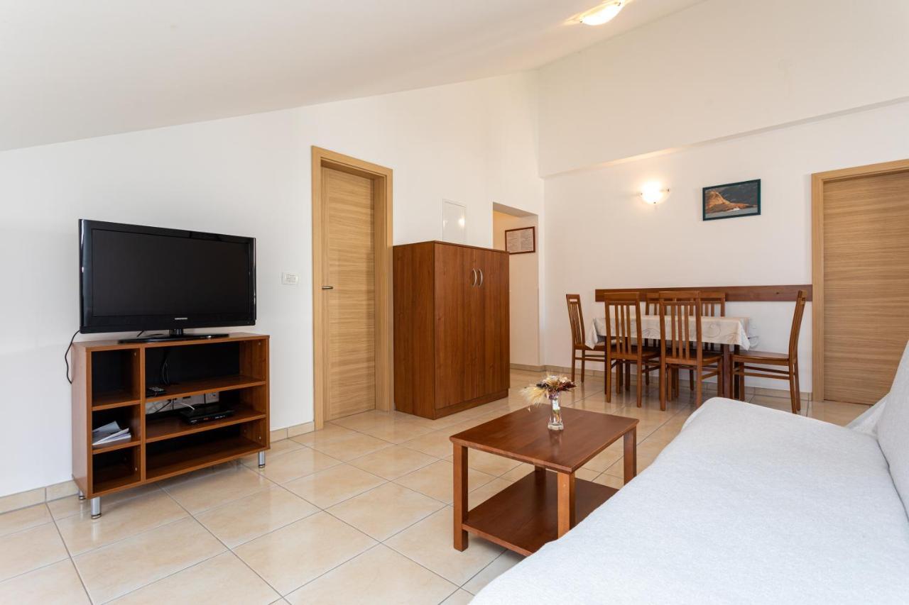 Apartments Crnekovic V Baška Εξωτερικό φωτογραφία