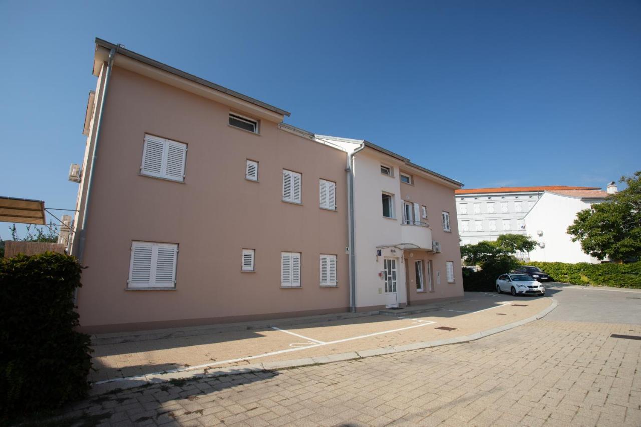Apartments Crnekovic V Baška Εξωτερικό φωτογραφία