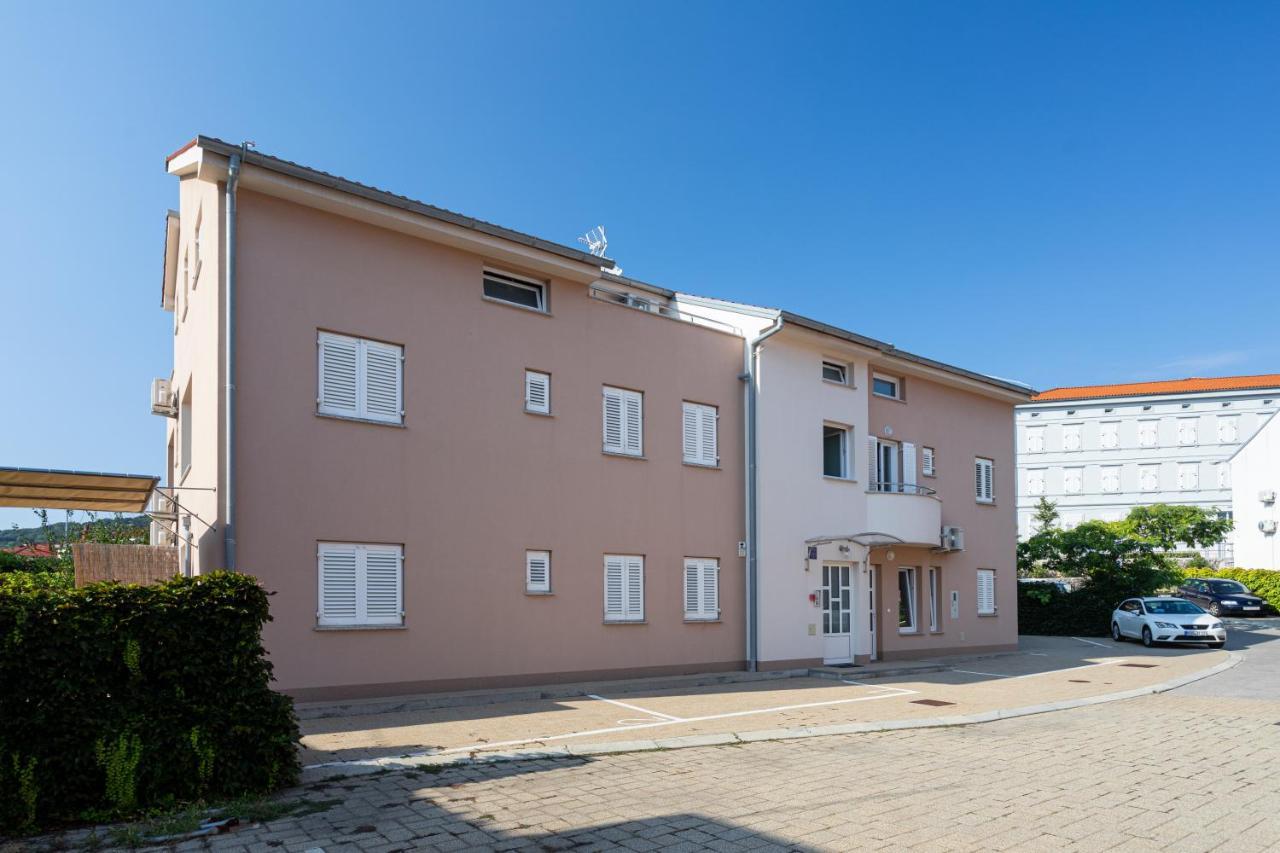 Apartments Crnekovic V Baška Εξωτερικό φωτογραφία