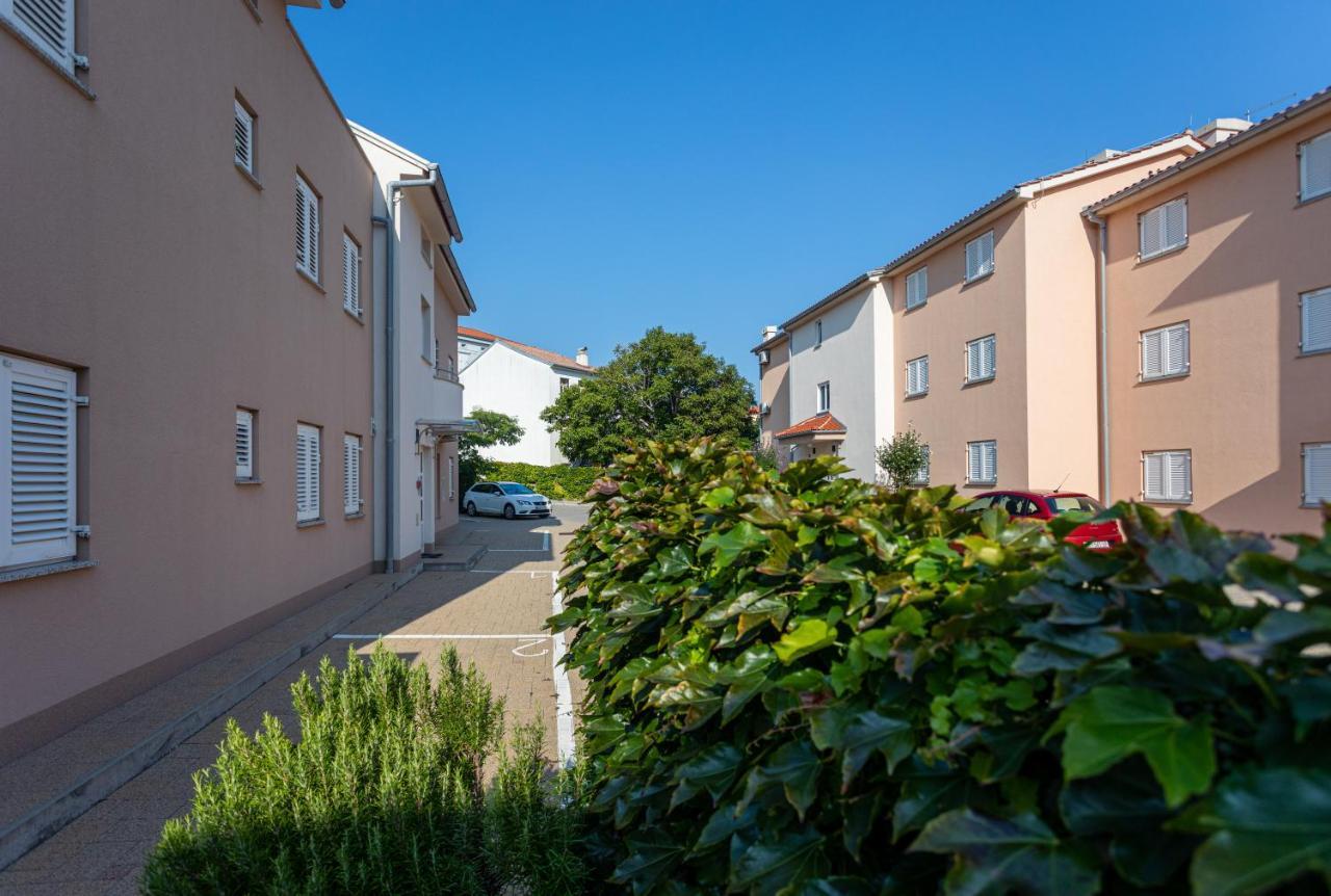 Apartments Crnekovic V Baška Εξωτερικό φωτογραφία